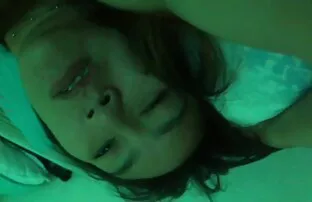 XXX チェリーの袋のために、遊び心のある女の子は男の前で彼女の足を広げる レズビアン えろ