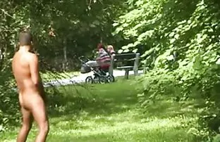 XXX 彼女は少年に嘘をついて、ほとんど彼と一緒に台所に落ちた エロ めん 動画