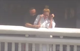 XXX 妻は彼女の恋人をウインクと呼ばれます エロ めん 動画