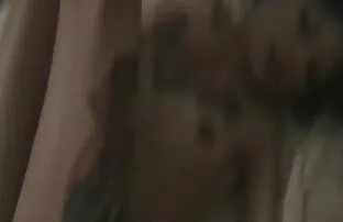 XXX 美しさの女の子は舌とお尻で話した 女 の 体 えろ