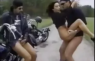 XXX 女の子は人々を破壊しようとしましたが、最終的に彼らはお互いにセックスをしました えろ めん 動画